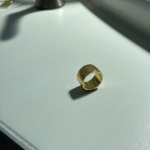 Uncommon James size 8 golden ring